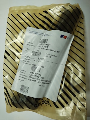 Болт 000931016091